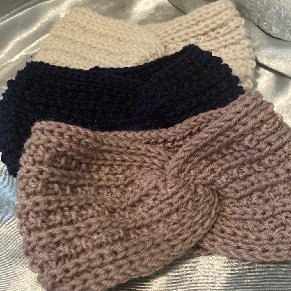 Twist front ear warmers